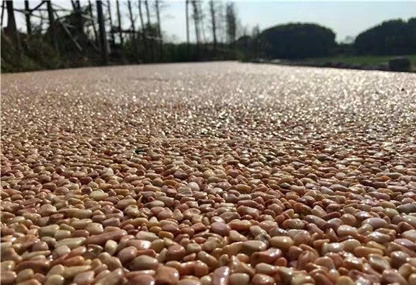 如何區分露骨料透水混凝土和膠粘石透水地坪？